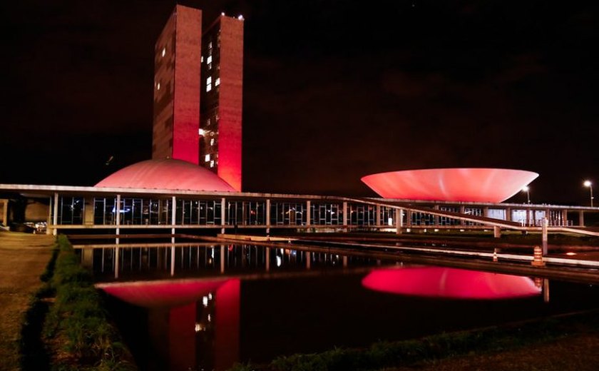 Iluminação vermelha no Congresso conscientiza sobre a talassemia