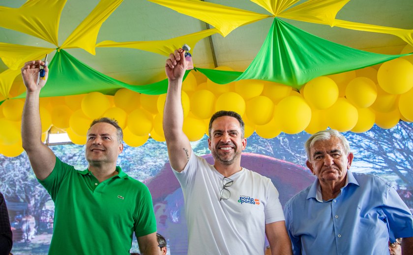 Em Poço das Trincheiras, Governo entrega casas a quilombolas e sementes a agricultores