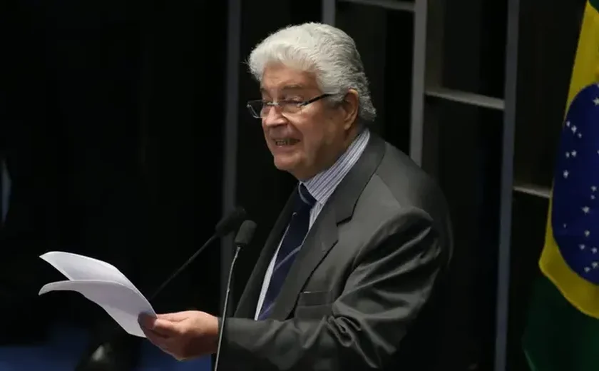 Crítico do PT, Roberto Requião irá filiar-se ao PDT neste mês