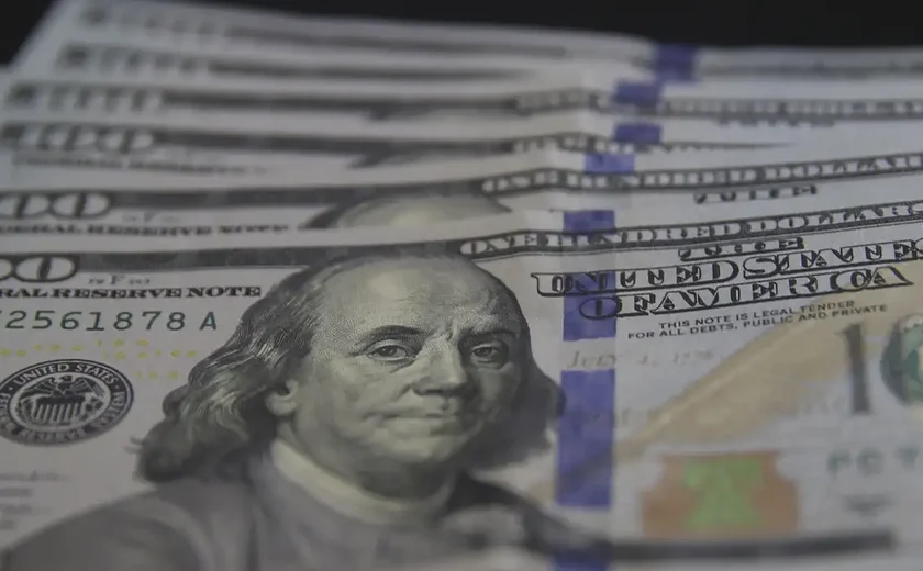 Dólar cai para R$ 5,70 com possibilidade de acordo entre EUA e China