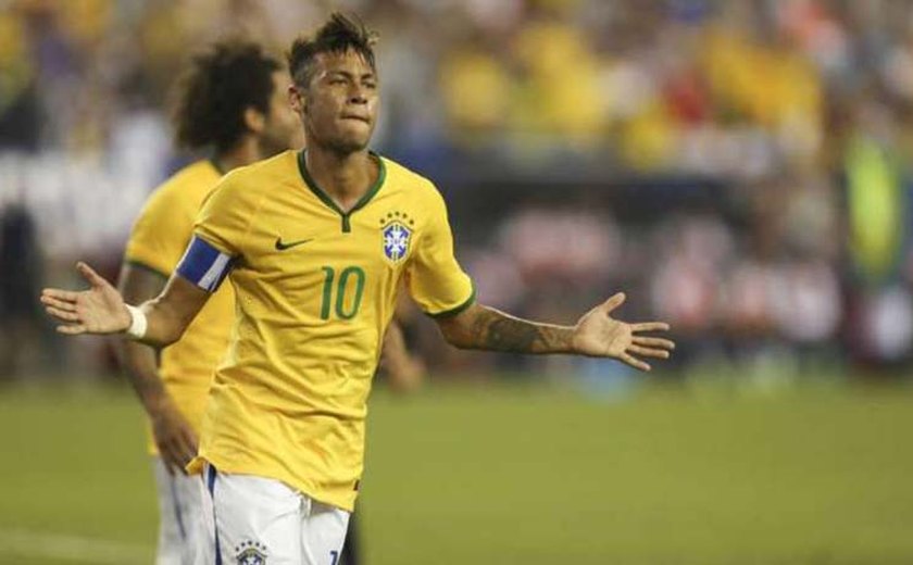 Neymar presenteia Paolla Oliveira com brinco de diamante