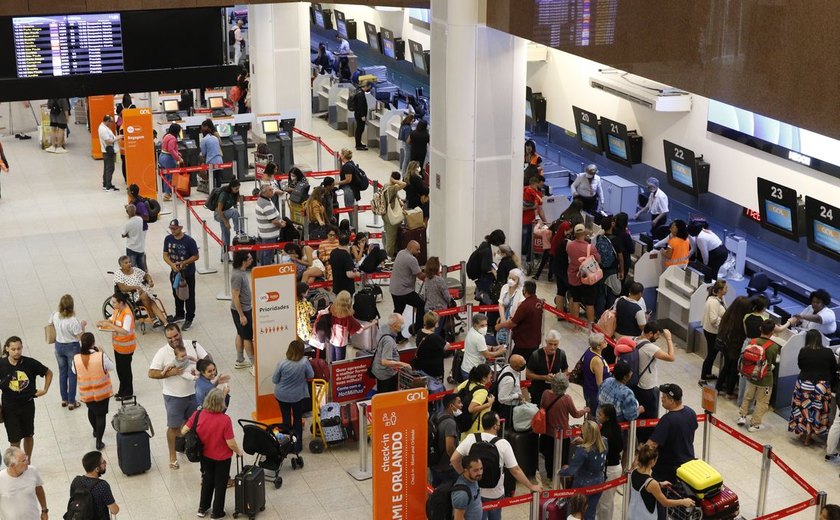 Passagens aéreas sobem 19,21%, impacto de 0,12 p.p. no IPCA-15 de julho, diz IBGE