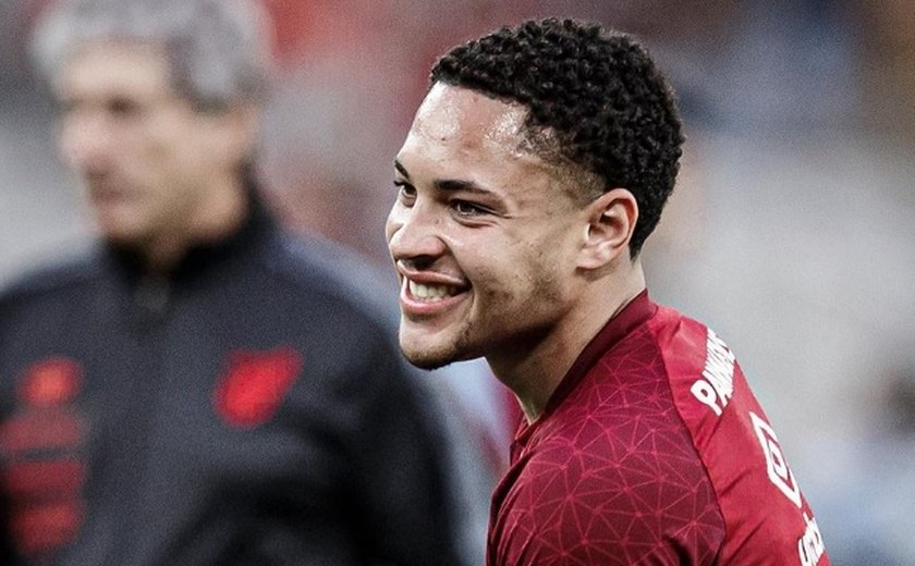 Estreia de Vitor Roque no Barcelona é antecipada para janeiro, diz jornal