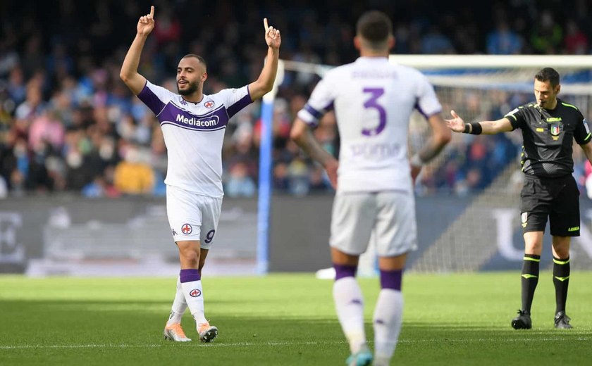 Arthur Cabral faz golaço, Napoli perde para Fiorentina e pode se afastar do topo