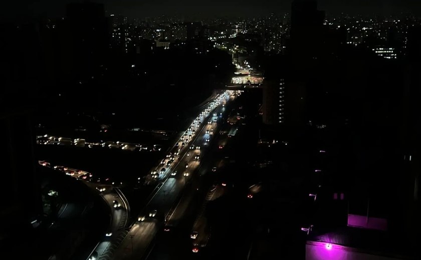 Falha em subestação deixa São Paulo sem luz por duas horas
