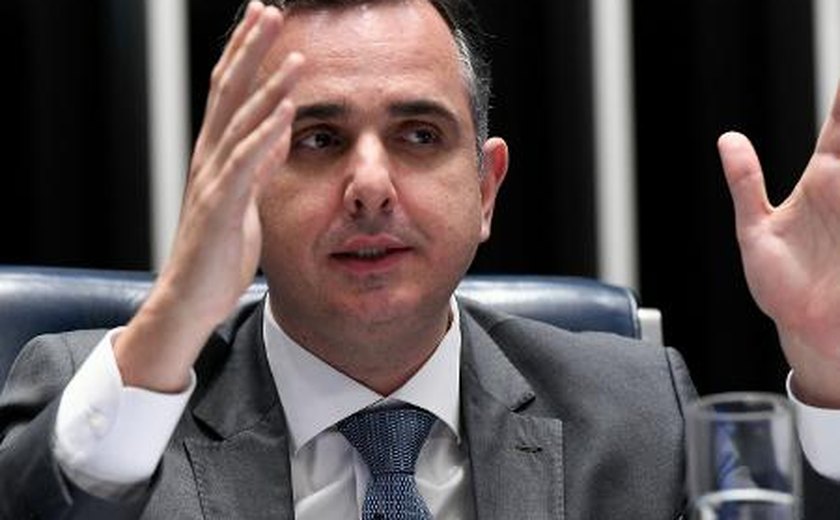 Pacheco critica Maduro e diz que Venezuela 'se afasta' da democracia