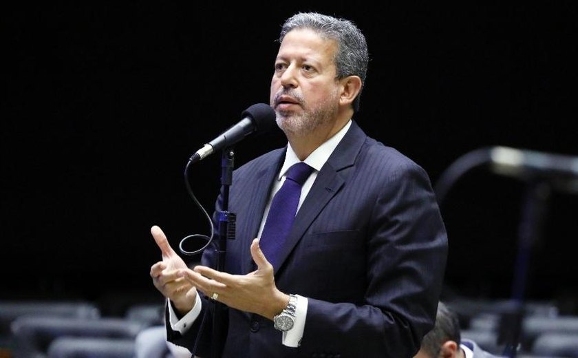 Investimento por aluno terá aumento de 61% com Novo Fundeb, diz Arthur Lira