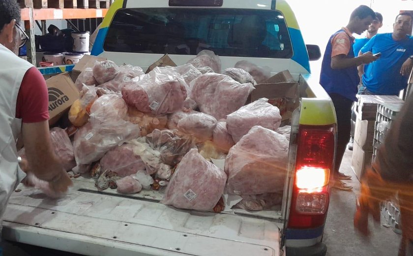 Vigilância Sanitária apreende 450 kg de alimentos estragados no Jacintinho
