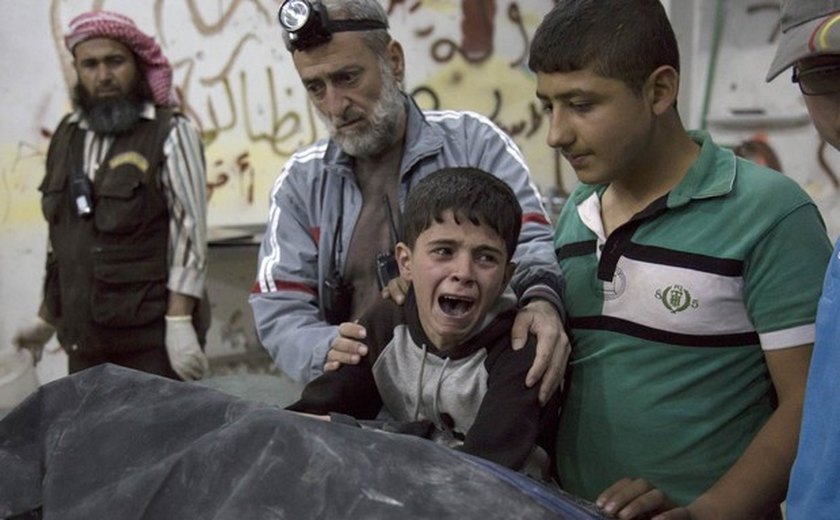 Guerra na Síria já provocou mais de 300 mil mortes, diz ONG