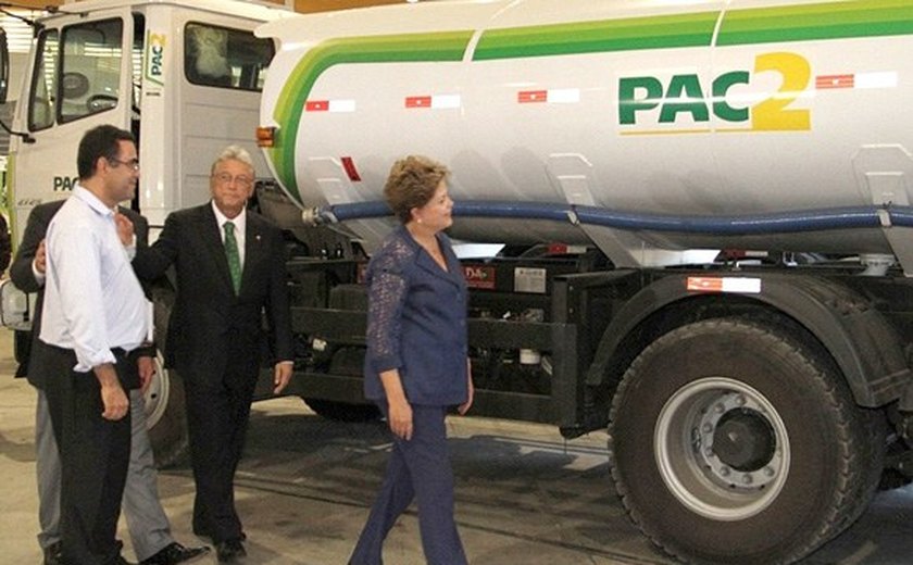 Em Alagoas, Dilma anuncia recursos e entrega equipamentos