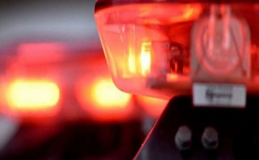 Homem embriagado esfaqueia companheira após discussão em Arapiraca