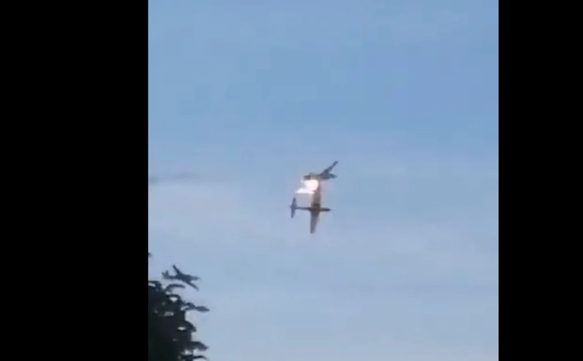 Aviões das Forças Armadas da Colômbia se chocam no ar; vídeo mostra colisão