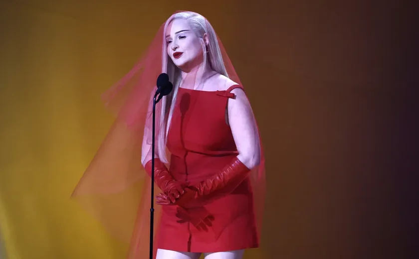 Playback ou base gravada? Show de Kim Petras no The Town gera polêmica