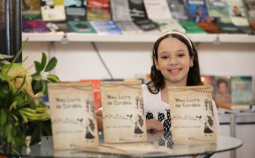 Jovem cordelista encanta na sua estreia literária na Bienal de Alagoas