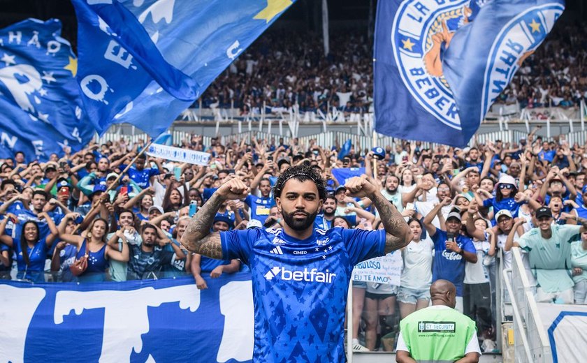 Gabigol é apresentado pelo Cruzeiro em um Mineirão lotado