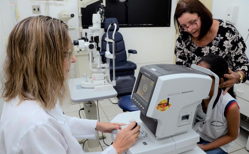 Estudantes da rede pública atendidos pelos oftalmologistas do CER/Uncisal vão receber óculos de grau