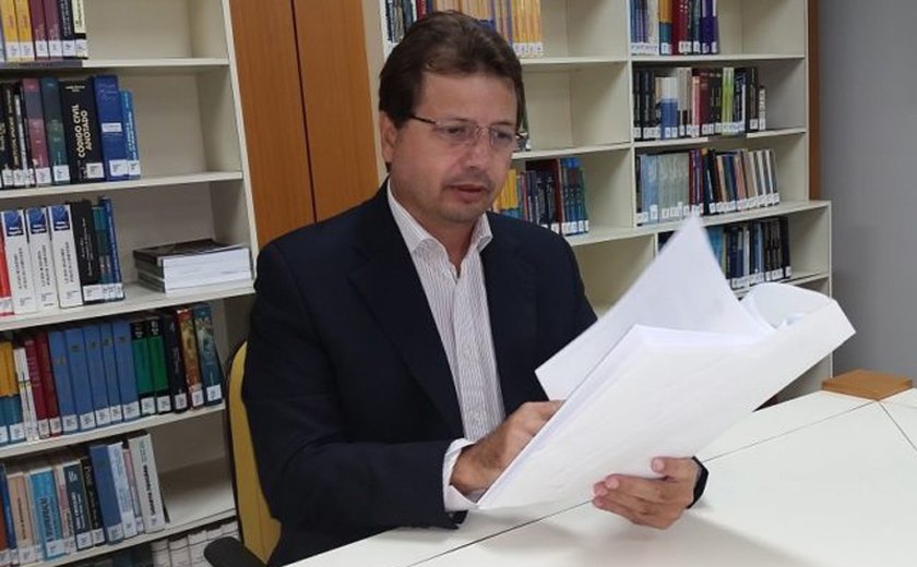 MP pede bloqueio de bens do ex-governador Teo Vilela por atos de improbidade