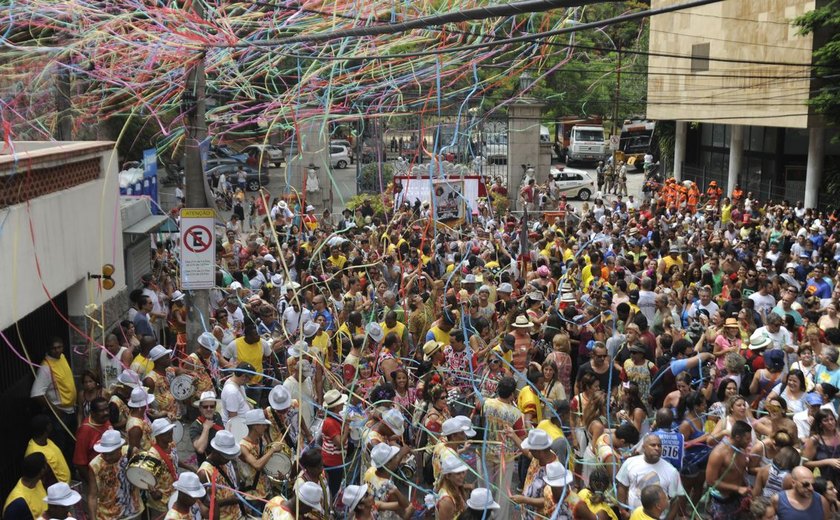 Mais de 40 blocos animam o pré-carnaval no Rio de Janeiro