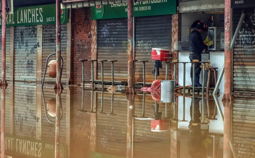 Nível do Guaíba cai 16cm em 11 horas, mas segue acima de 4 metros