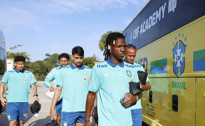 Seleção brasileira treina e embarca para o Texas, onde joga no sábado