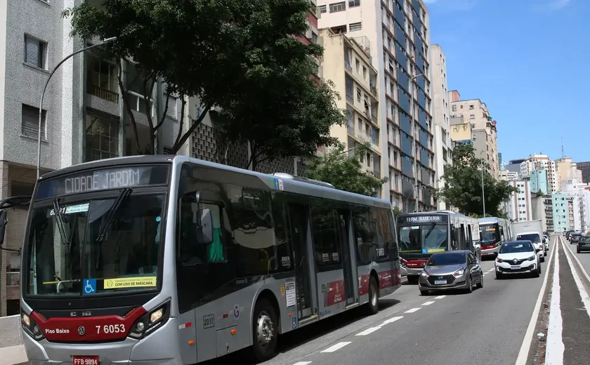 Tarifa de ônibus na cidade de SP aumenta 13% e vai ser de R$ 5 a partir de 6 de janeiro