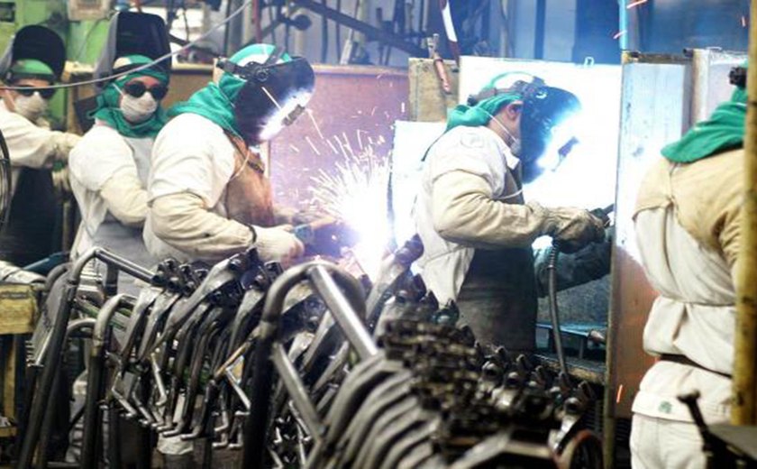 Produção industrial avança 0,6% no melhor abril desde 2013