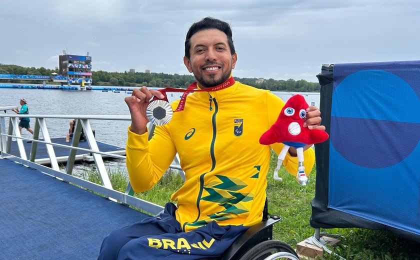 Paralimpíada 2024: Luís Carlos Cardoso é prata na canoagem