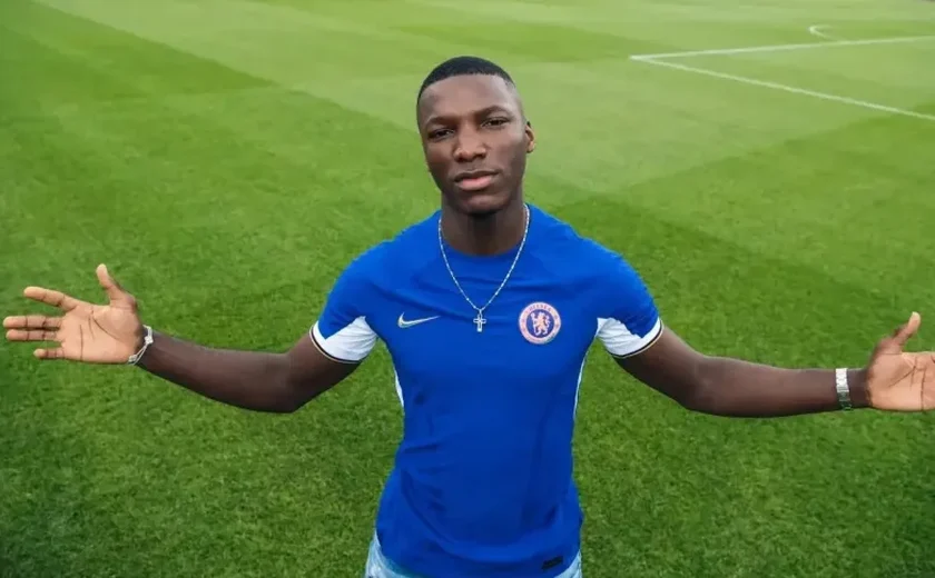 Moisés Caicedo acerta com o Chelsea e se torna quinto jogador mais caro da história