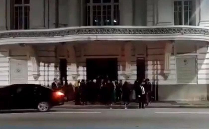 Prefeitura vê imagens e irregularidades em festa e multa Copacabana Palace