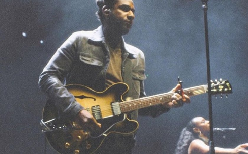 'Nunca ouvi falar dele e adorei': Soul music de Leon Bridges surpreende o público no The Town