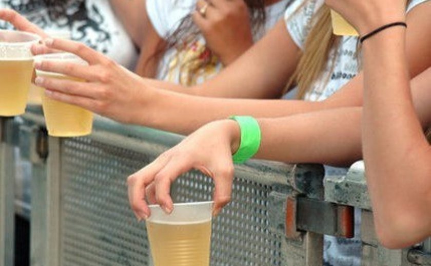 Saúde alerta para riscos do uso de álcool por adolescentes no Verão Massayó
