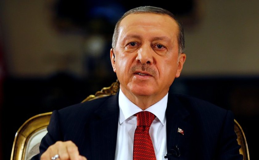 De soldados a parteiras, Turquia demite mais 15 mil servidores