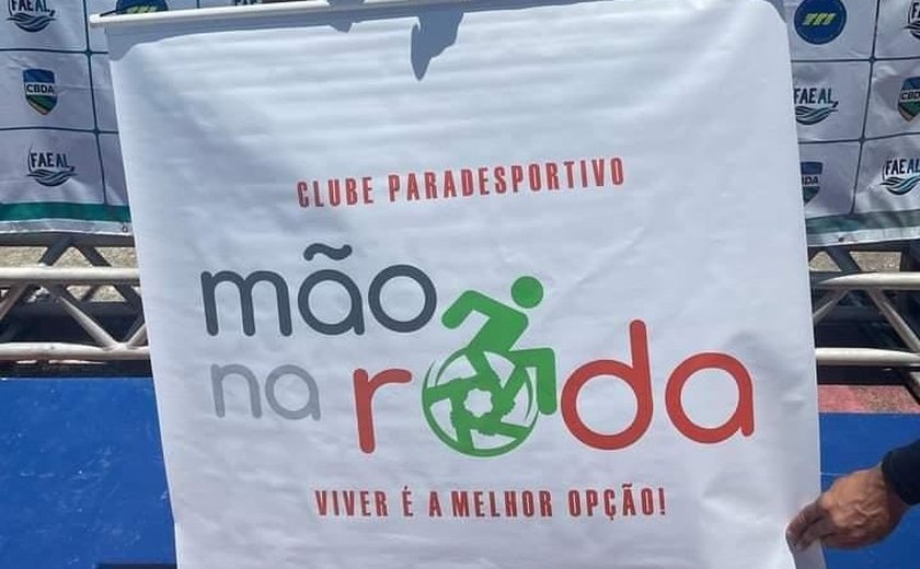 Atleta paralímpico arapiraquense conquista medalha de ouro no Alagoano de Natação em Maceió