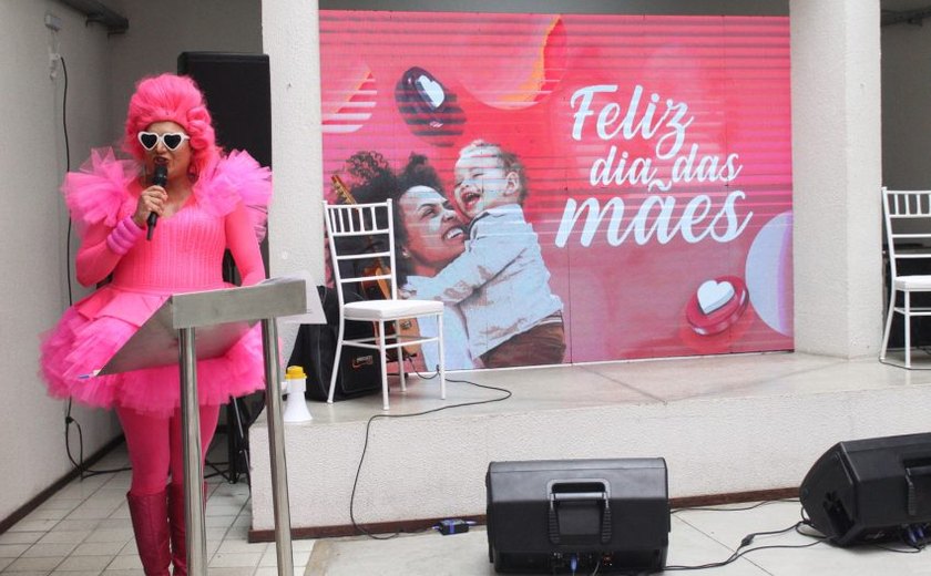 Secretaria homenageia mães profissionais da Saúde de Maceió