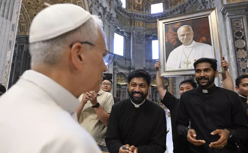 Papa recebe seminaristas e defende 'Igreja aberta e missionária'