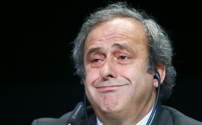Platini revela apelo feito a Blatter: &#8220;Estou pedindo que deixe a Fifa&#8221;