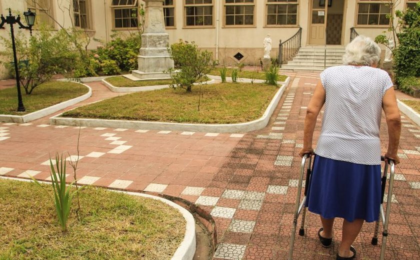 Cancelado debate sobre abandono de idosos no País