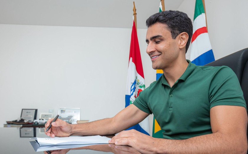 Superior à inflação: JHC anuncia reajuste salarial para servidores municipais efetivos