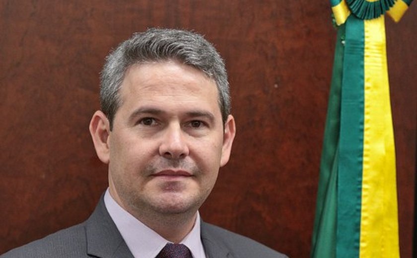 Governo brasileiro dialoga com China para retomar exportação de 3 frigoríficos, diz secretário