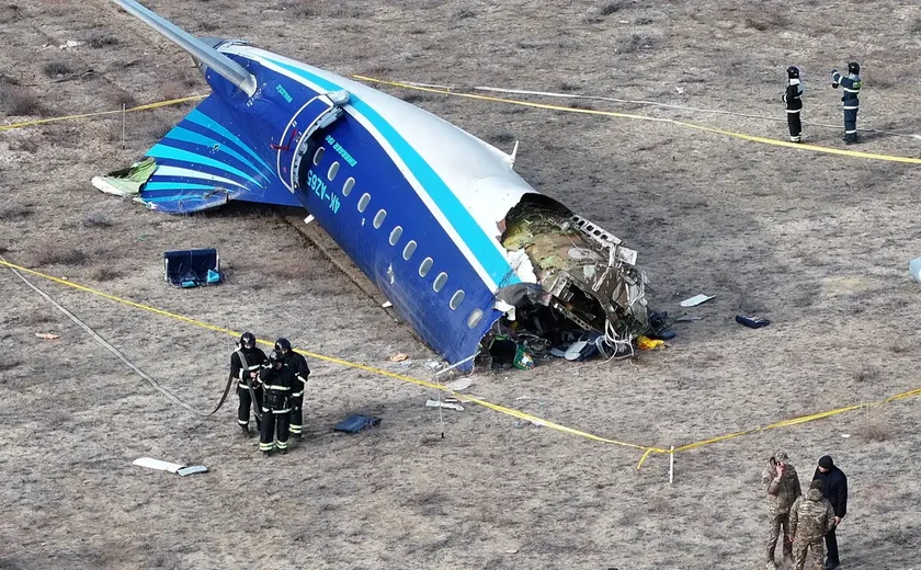 Azerbaijan Airlines diz que acidente fatal foi causado por 'interferência externa'