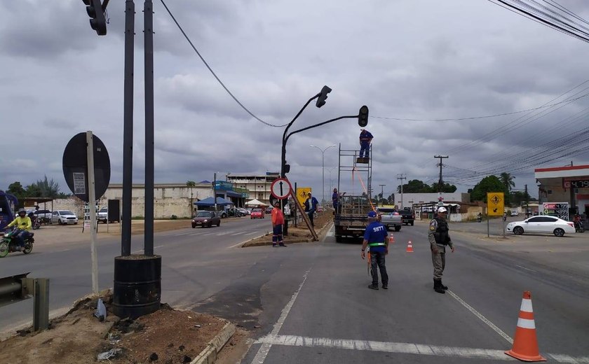 SMTT conserta semáforos danificados pelas chuvas e queda de energia elétrica em Arapiraca