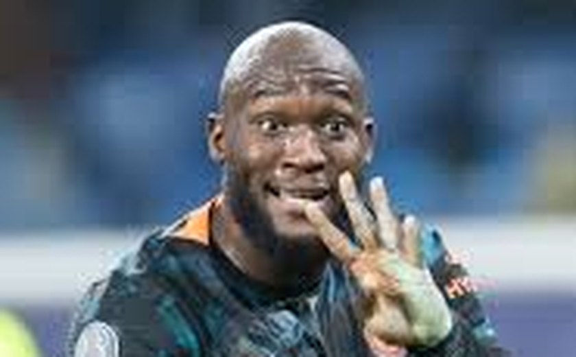 Lukaku marca, Roma vence e mantém sonho pela Liga dos Campeões