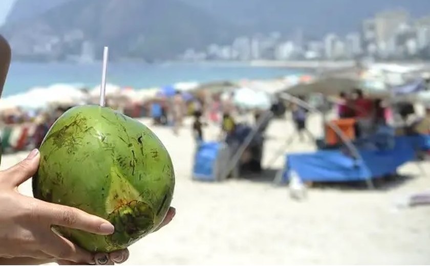 Homem tem que passar por cirurgia para extração de cocô de 9 cm do ânus