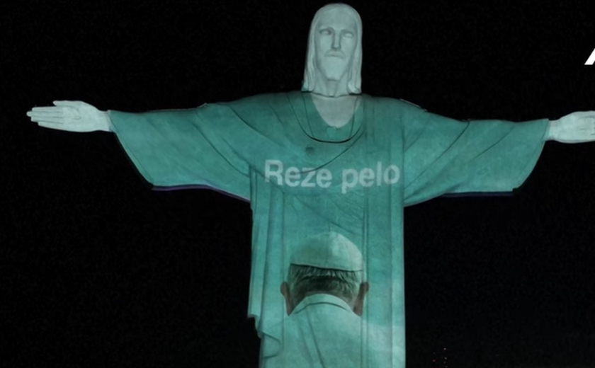 Cristo Redentor recebe projeção de imagens em apoio ao papa Francisco