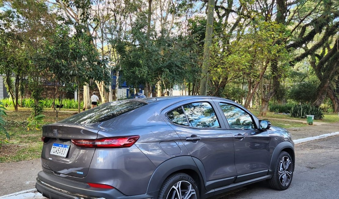 Fiat Fastback 2025 híbrido oferece eficiência sem comprometer desempenho