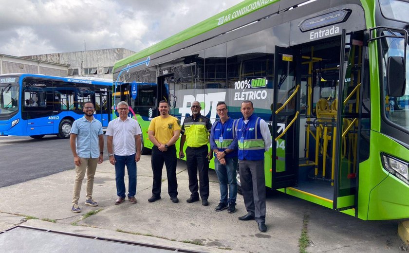 Representantes da SMTT Maceió acompanham o início das operações do BRT de Salvador