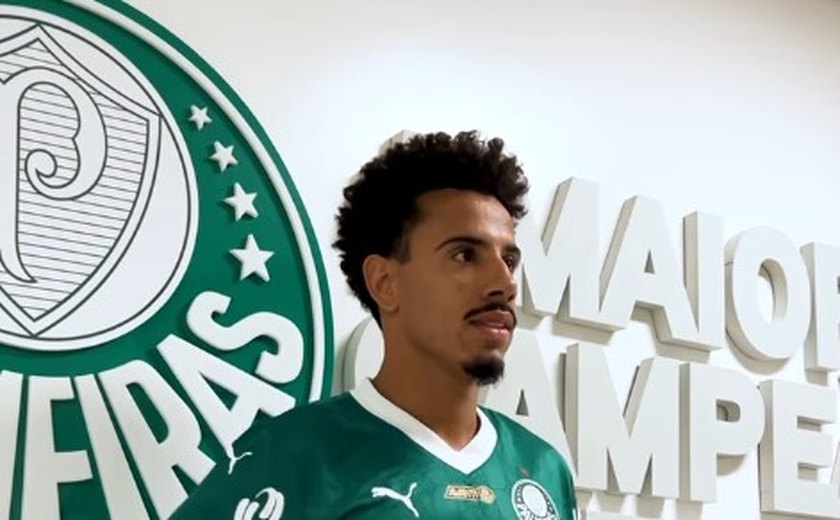 Lucas Evangelista treina e fica perto de voltar ao Palmeiras