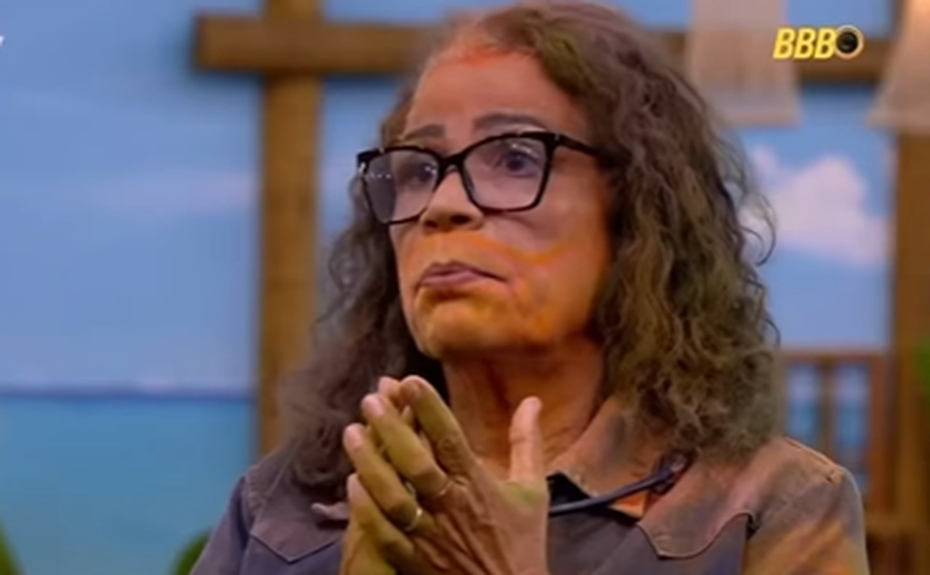 Vilma insinua que sister se incomodou porque Renata foi escolhida para a Vitrine do Seu Fifi