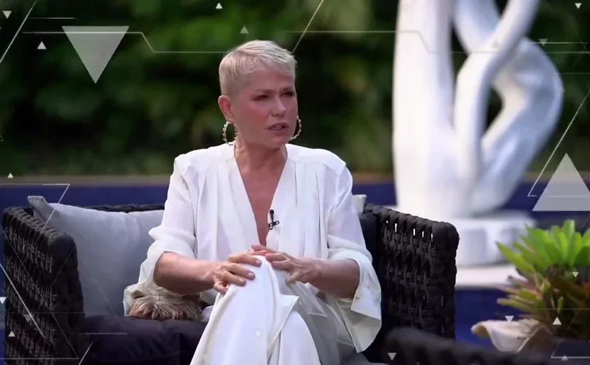 Xuxa diz que dá banho até hoje em Sasha: 'Como se fosse um bebê'