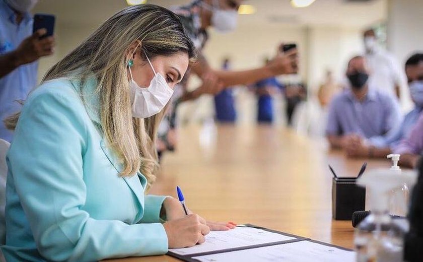 Prefeita Ângela Vanessa assina ordem de serviço do Minha Cidade Linda para São José da Laje